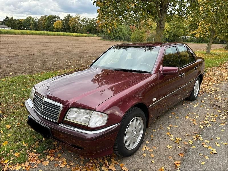 Rot Gebraucht 1998 Mercedes C180 Elegance Limousine | 7.000 € (Teuer) - Bild 1/4