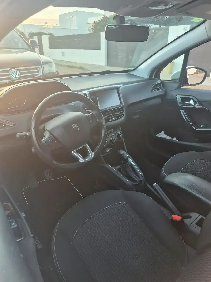 Gebraucht Peugeot 208 70 PS (51 kW) 2017 Weiß Kleinwagen
