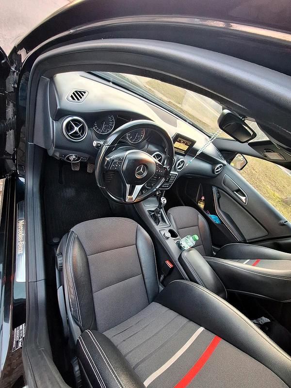 Gebraucht Mercedes A180 122 PS (89 kW) 2014 Schwarz Kombi
