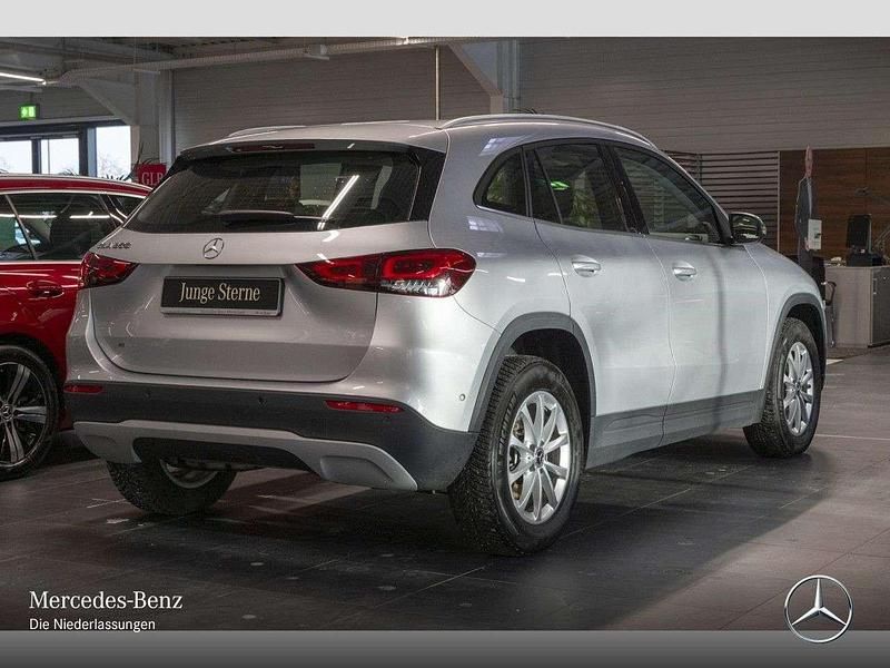 Gebraucht Mercedes GLA200 Style 163 PS (119 kW) 2022 Silber SUV