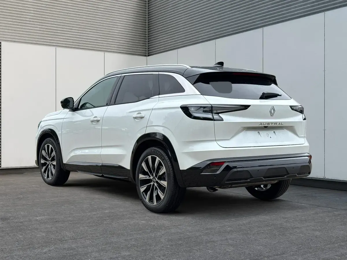 Neu Renault Austral Techno 148 PS (108 kW) 2026 Dezirrot mit dach in blackpearlschwarz SUV