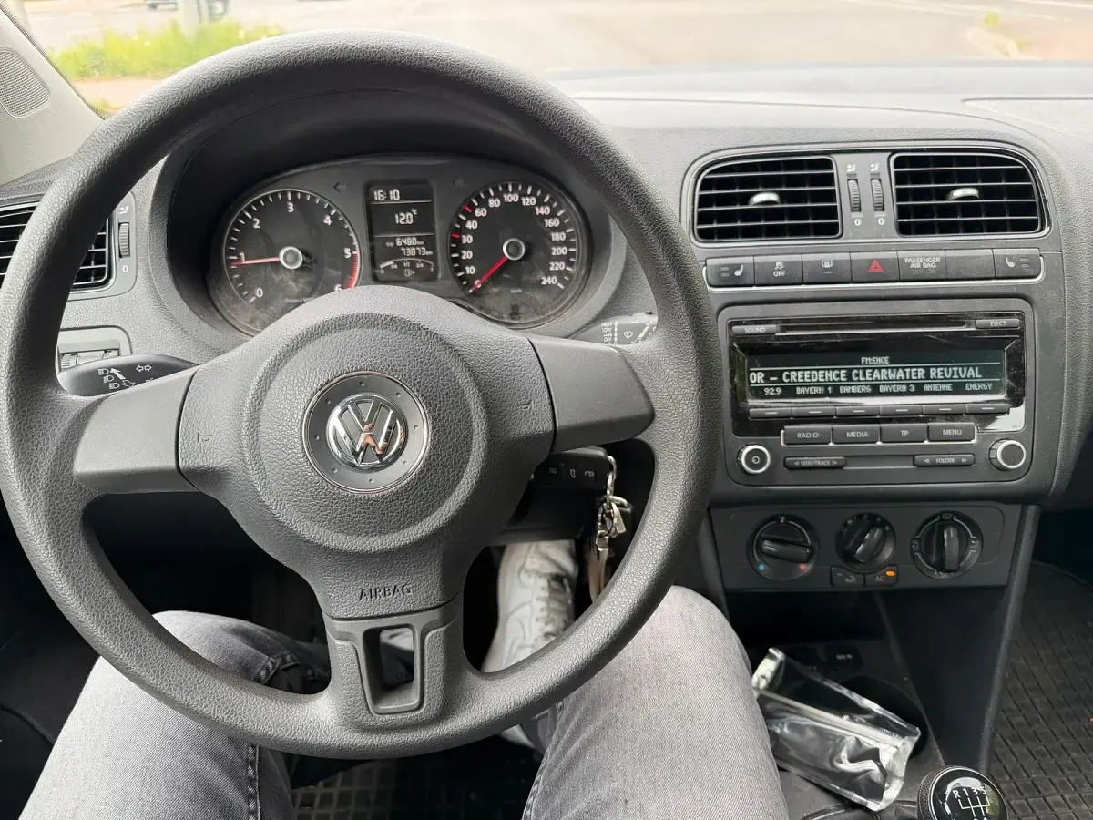 Gebraucht VW Polo 75 PS (55 kW) 2014 Blau Kleinwagen