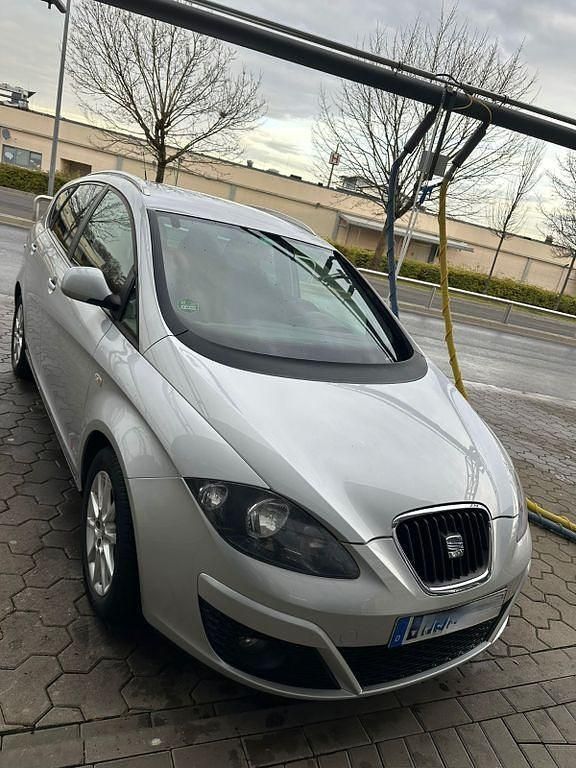 Grau Gebraucht 2011 Seat Altea Limousine | 5.200 € (Fairer Preis) - Bild 1/4
