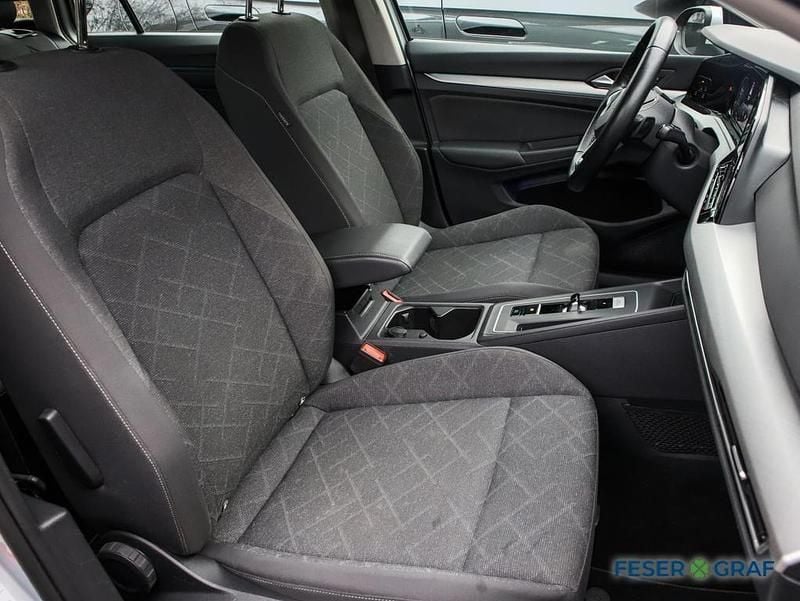 Second-hand VW Golf VIII Life 150 CP (110 kW) 2022 Argintiu Break