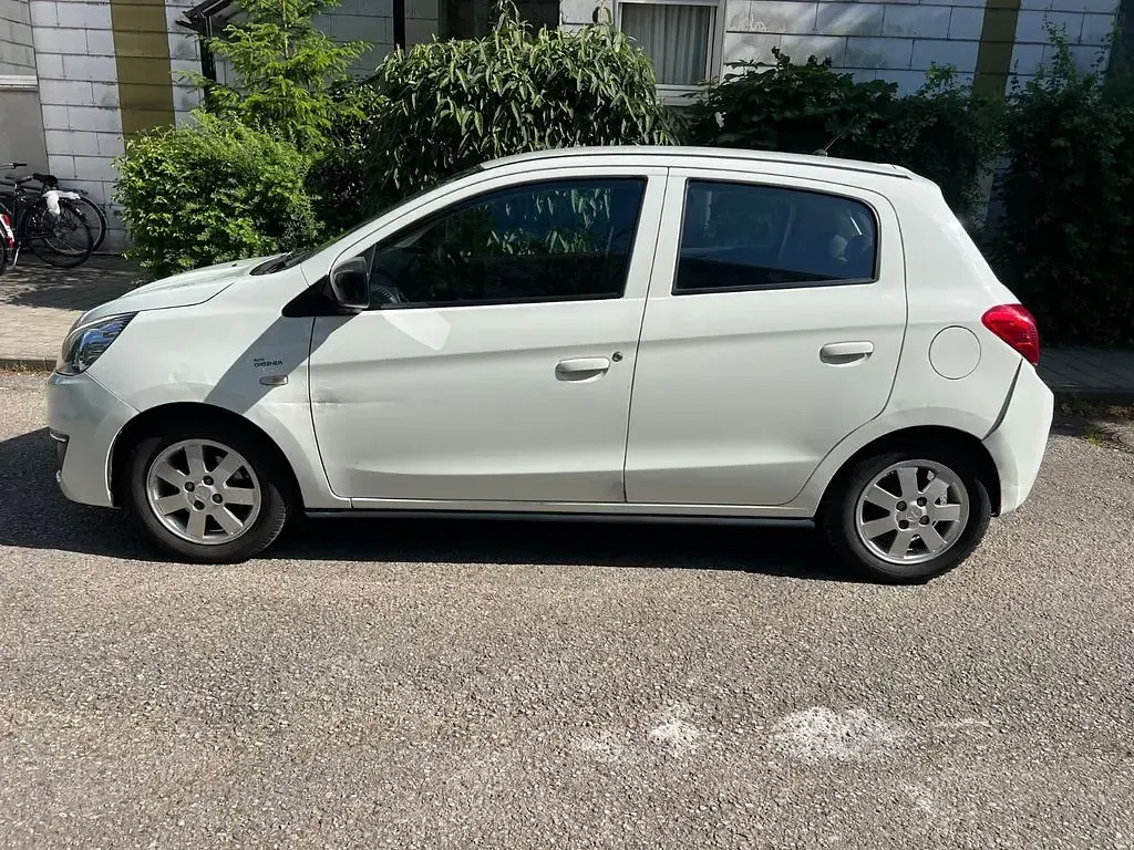 Gebraucht Mitsubishi Space Star Basis 71 PS (52 kW) 2018 Weiß Kleinwagen