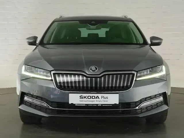 Gebraucht Skoda Superb LAURIN & KLEMENT 218 PS (160 kW) 2023 Graphite grau Kombi