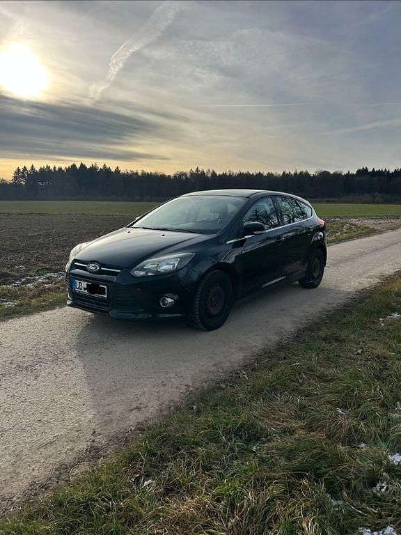 Schwarz Gebraucht 2012 Ford Focus Champions Edition Limousine | 4.500 € (Fairer Preis) - Bild 1/4