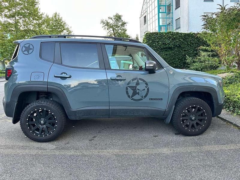 Grau Gebraucht 2017 Jeep Renegade Trailhawk SUV | 13.900 € (Fairer Preis) - Bild 1/4