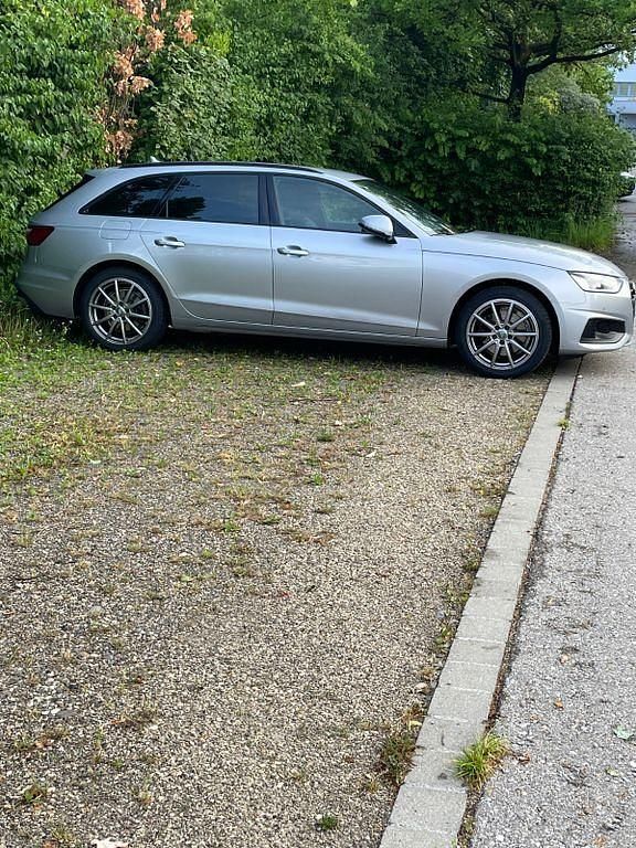 Grau Gebraucht 2019 Audi A4 Kombi | 18.700 € (Guter Preis) - Bild 1/4