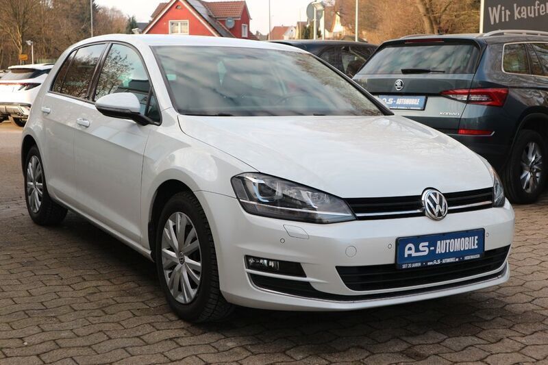 Weiß Gebraucht 2017 VW Golf VII Allstar Limousine | 16.900 € (Fairer Preis) - Bild 1/4