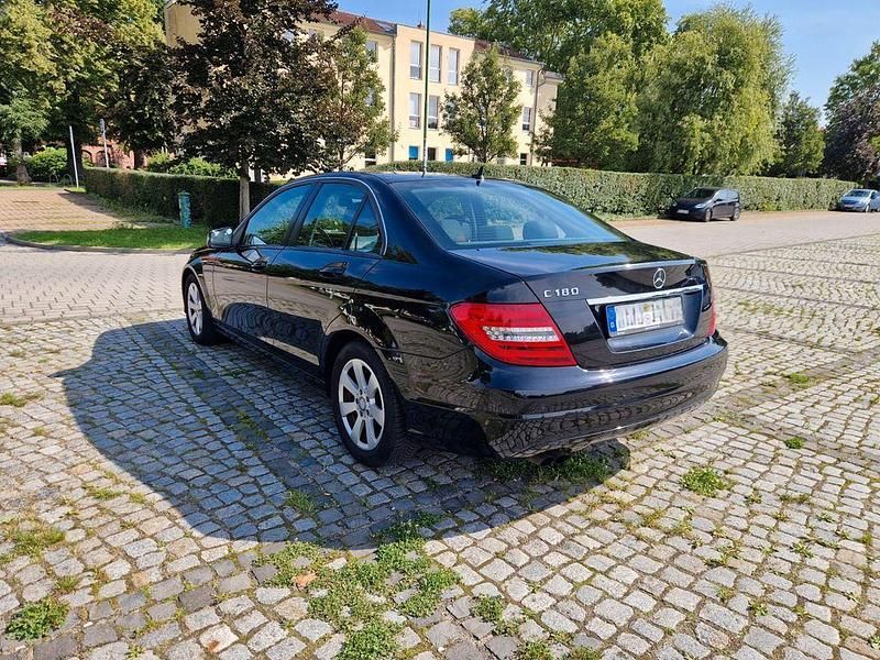 Gebraucht Mercedes C180 156 PS (114 kW) 2011 Schwarz Limousine