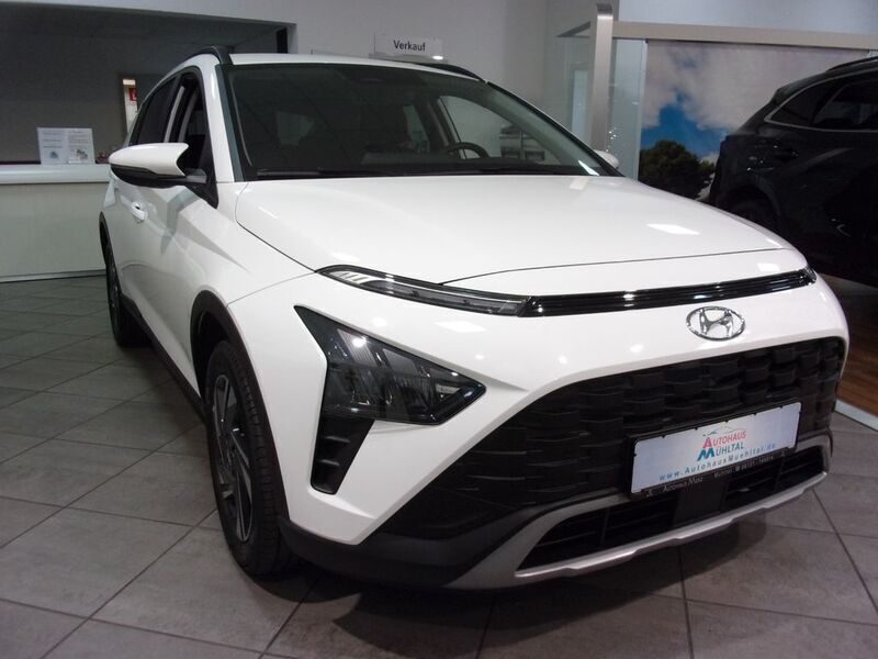 Weiß Gebraucht 2023 Hyundai Bayon Comfort SUV | 21.650 € (Etwas zu teuer) - Bild 1/4