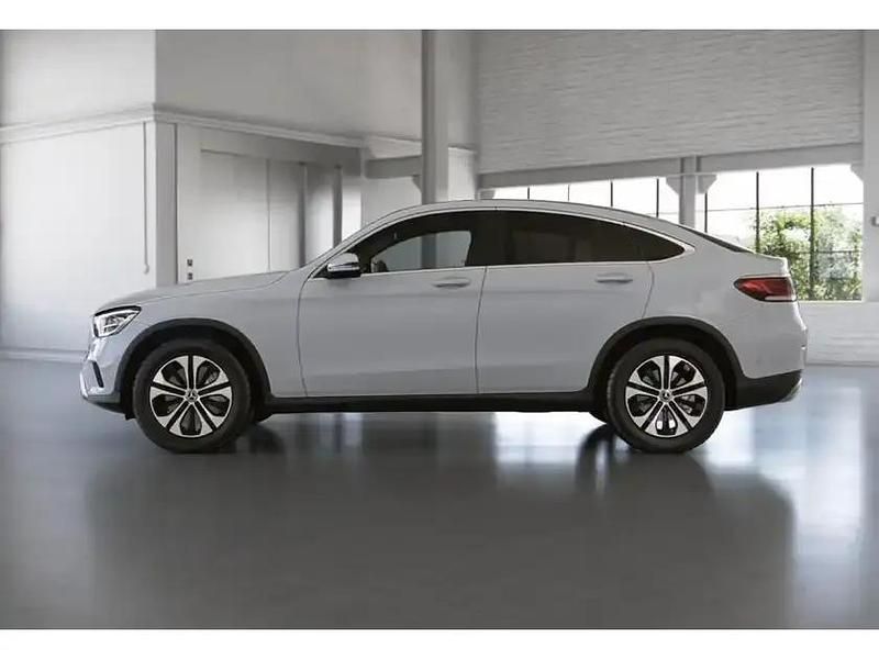 Gebraucht Mercedes GLC300e 211 PS (155 kW) 2022 Weiss unilack polarweiss Coupé