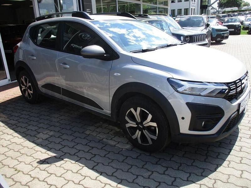 Gebraucht Dacia Sandero Expression 91 PS (66 kW) 2023 Grau Kleinwagen