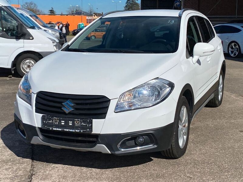 Weiß Gebraucht 2014 Suzuki SX4 S-Cross SUV | 9.399 € (Fairer Preis) - Bild 1/4
