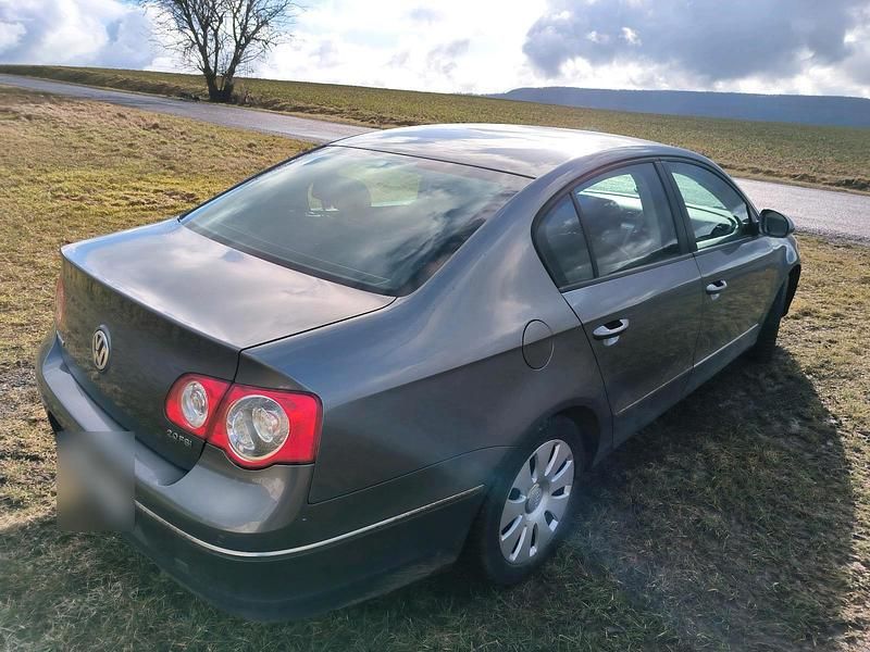 Gebraucht VW Passat 130 PS (95 kW) 2005 Grau Limousine
