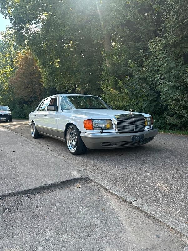 Weiß Gebraucht 1990 Mercedes 350 Limousine | 19.800 € - Bild 1/4