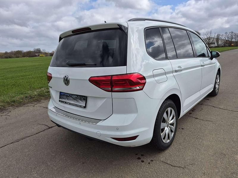 Gebraucht VW Touran 116 PS (85 kW) 2019 Weiß Van / Kleinbus