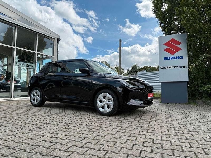 Neu Suzuki Swift Comfort 83 PS (61 kW) 2025 Schwarz Kleinwagen