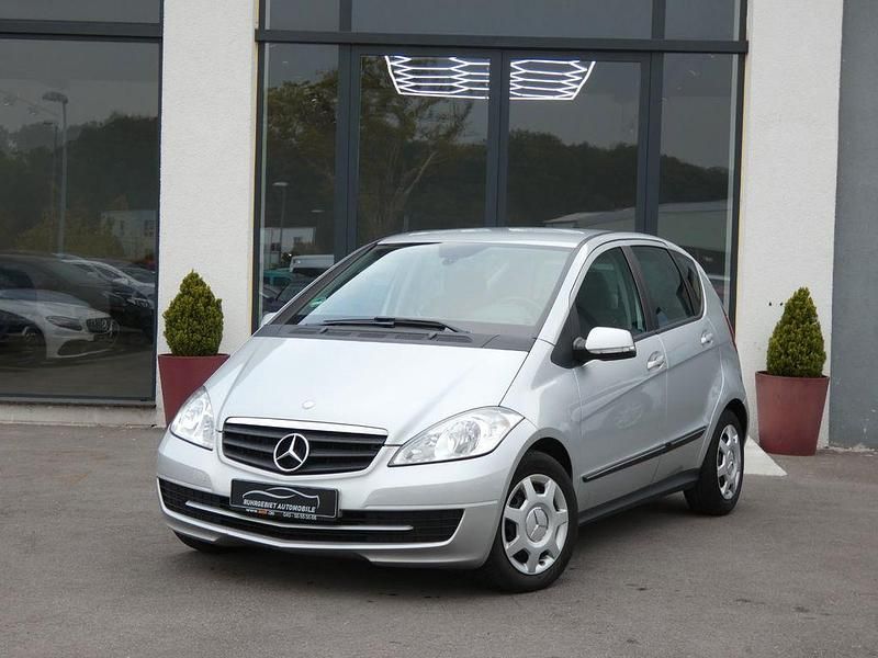 Silber Gebraucht 2010 Mercedes A180 Limousine | 5.490 € (Fairer Preis) - Bild 1/4