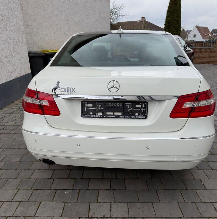 Gebraucht Mercedes E200 184 PS (135 kW) 2011 Weiß Limousine