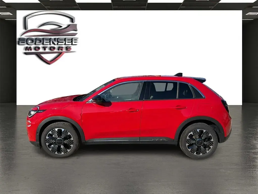 Gebraucht Fiat 600 La Prima 101 PS (74 kW) 2025 Rot SUV