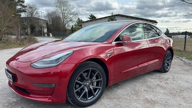 Gebraucht Tesla Model 3 Long Range AWD 253 kW (345 PS) 2019 Rot Limousine