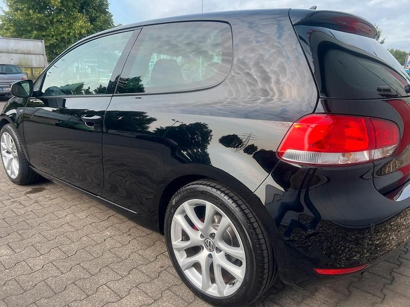 Gebraucht VW Golf VI Match 105 PS (77 kW) 2012 Schwarz Kleinwagen
