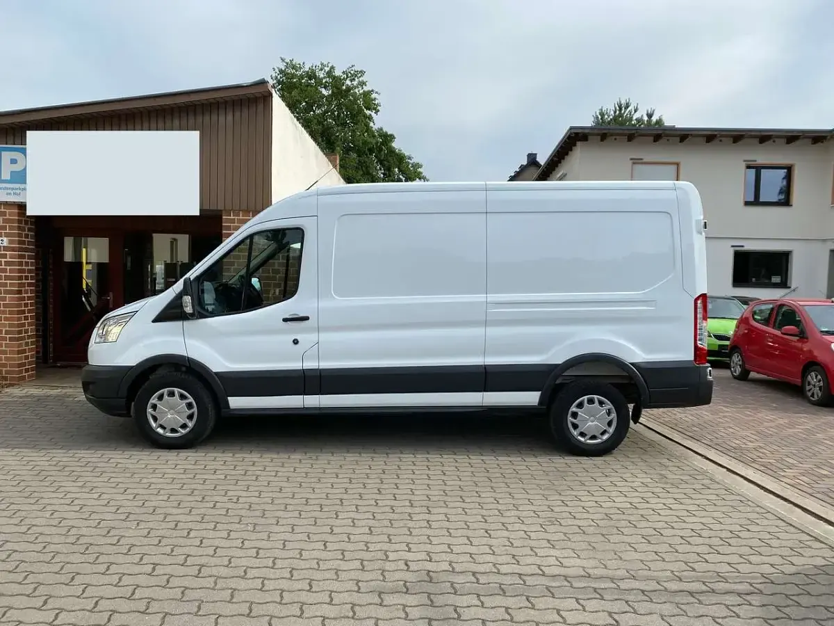 Gebraucht Ford Transit Trend 131 PS (96 kW) 2019 Frostweiß Van