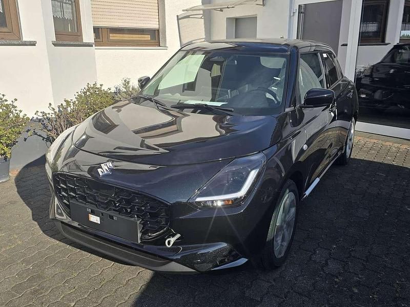 Super black pearl Neu 2025 Suzuki Swift Comfort Kleinwagen | 18.820 € - Bild 1/4