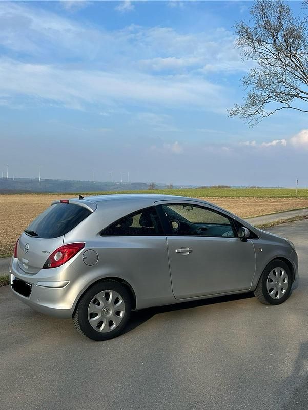 Gebraucht Opel Corsa 69 PS (50 kW) 2010 Silber Kleinwagen