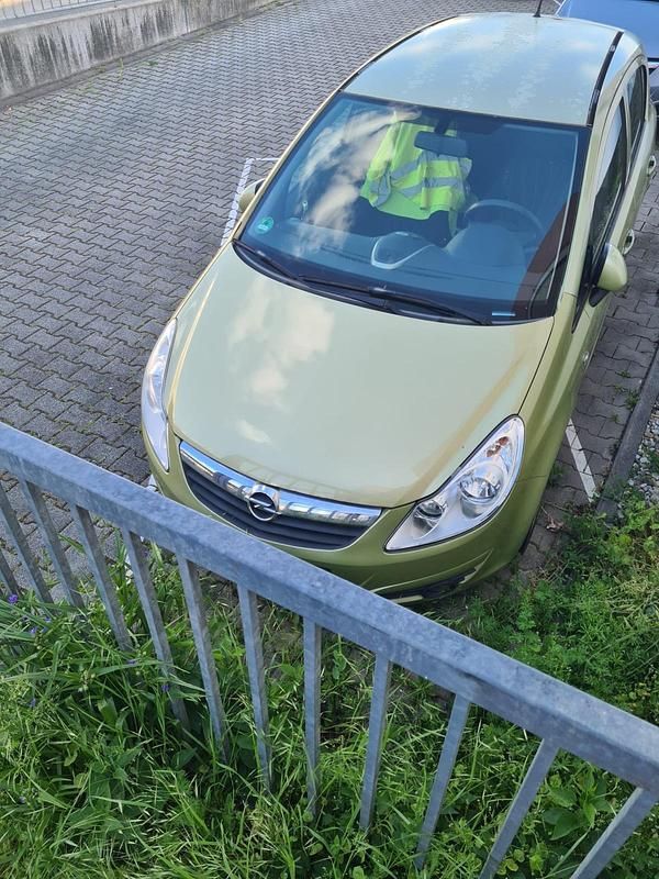 Grün Gebraucht 2007 Opel Corsa Kleinwagen | 1.000 € (Superpreis) - Bild 1/4