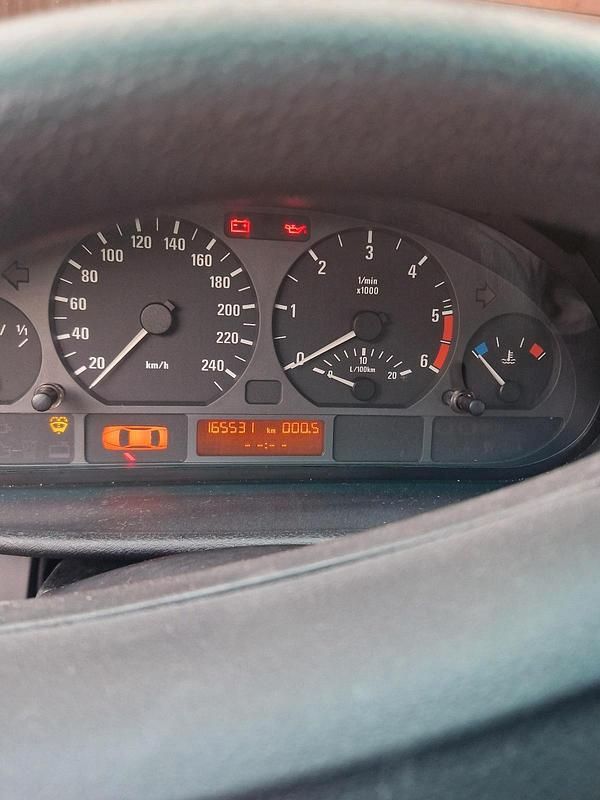 Gebraucht BMW 318 115 PS (84 kW) 2004 Limousine