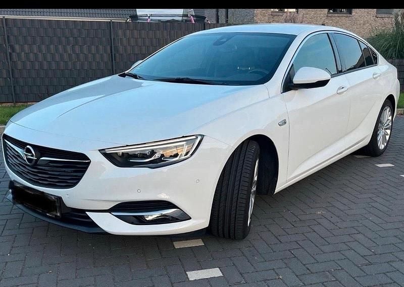 Weiß Gebraucht 2017 Opel Insignia Coupé | 8.950 € (Fairer Preis) - Bild 1/4