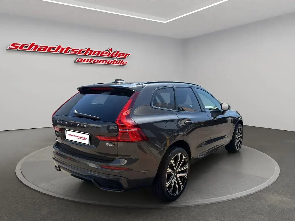 Gebraucht Volvo XC60 R-Design 235 PS (172 kW) 2021 Platinum grey metallic SUV