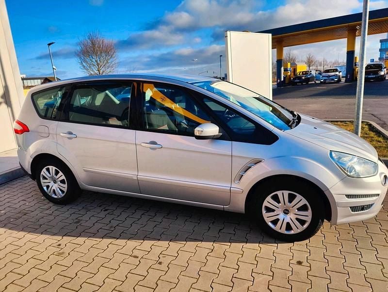 Gebraucht Ford S-MAX S 140 PS (102 kW) 2013 Silber Van / Kleinbus