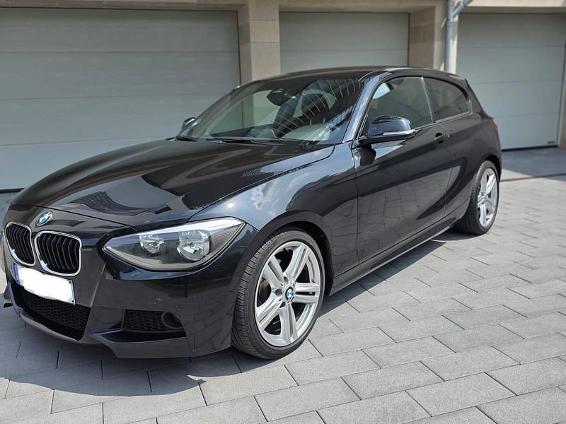 Schwarz Gebraucht 2013 BMW 118 M Sport Kleinwagen | 6.150 € (Superpreis) - Bild 1/4