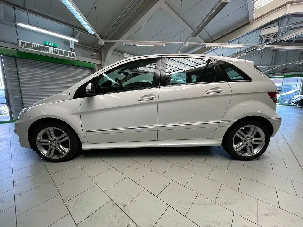 Gebraucht Mercedes B170 116 PS (85 kW) 2009 Weiß Van / Kleinbus