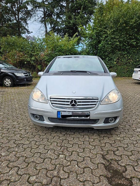 Grau Gebraucht 2005 Mercedes A150 Elegance Van / Kleinbus | 2.990 € (Fairer Preis) - Bild 1/4