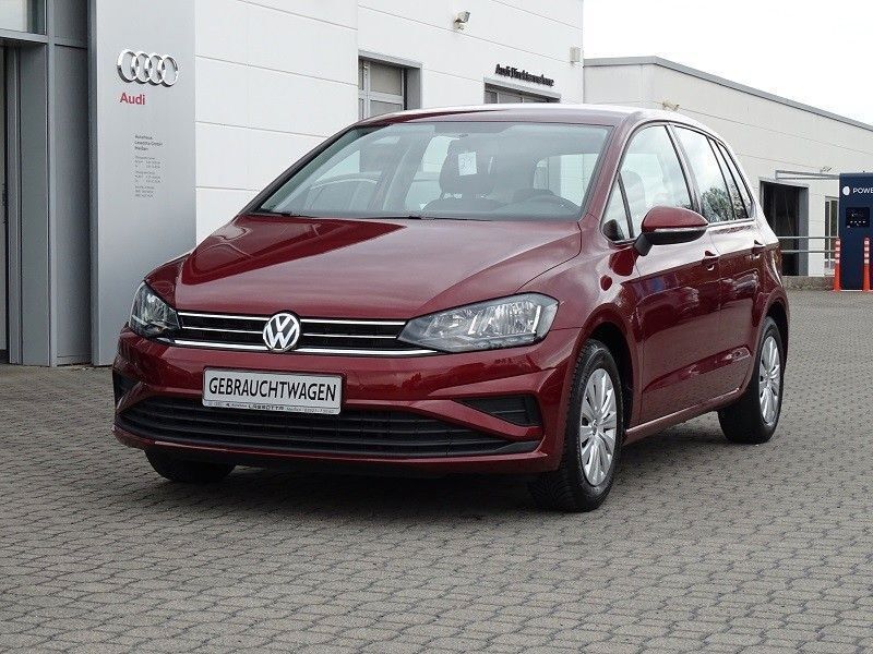 Rot Gebraucht 2019 VW Golf VII Trendline Limousine | 13.650 € (Fairer Preis) - Bild 1/4