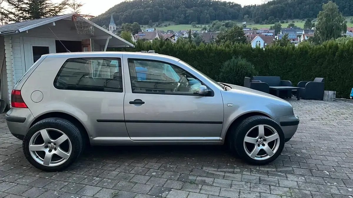 Gebraucht VW Golf 105 PS (77 kW) 2002 Silber Coupé