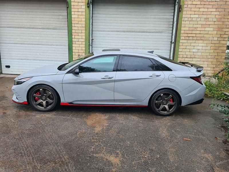 Grau Gebraucht 2022 Hyundai Elantra Limousine | 22.500 € - Bild 1/4