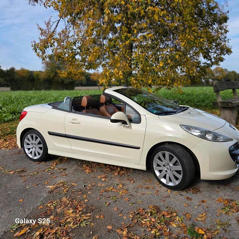 Beige Gebraucht 2007 Peugeot 207 CC Cabrio | 3.200 € - Bild 1/4