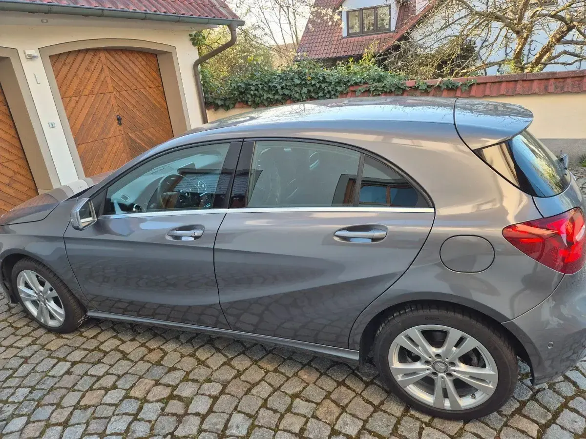 Gebraucht Mercedes A160 Urban 102 PS (75 kW) 2016 Grau Kleinwagen