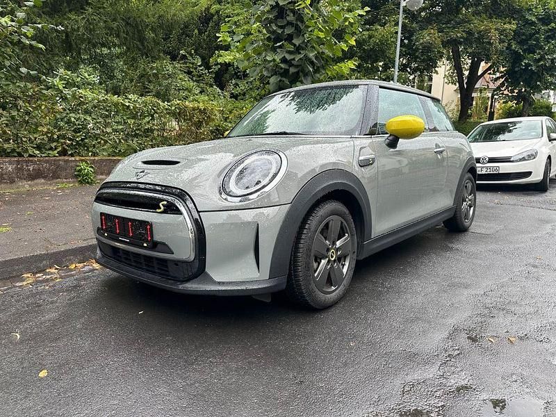 Grau Gebraucht 2021 Mini Cooper SE Essential Kleinwagen | 16.900 € (Fairer Preis) - Bild 1/4