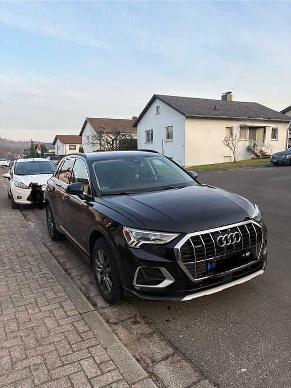 Schwarz Gebraucht 2019 Audi Q3 Advanced SUV | 27.700 € (Teuer) - Bild 1/4