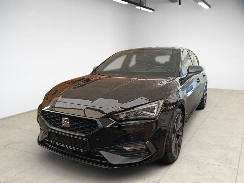 Schwarz Gebraucht 2022 Seat Leon FR Kleinwagen | 34.860 € - Bild 1/3