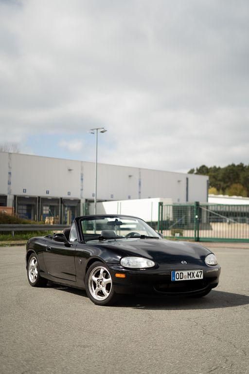 Second-hand Mazda MX5 140 CP (102 kW) 1999 Negru Cabrio