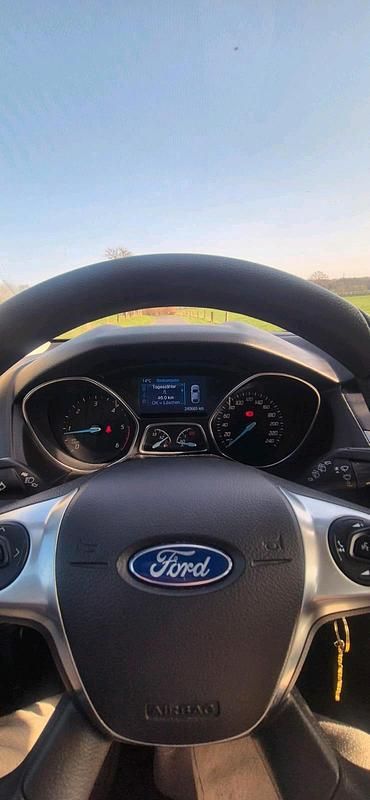 Gebraucht Ford Focus 105 PS (77 kW) 2014 Weiß Kombi