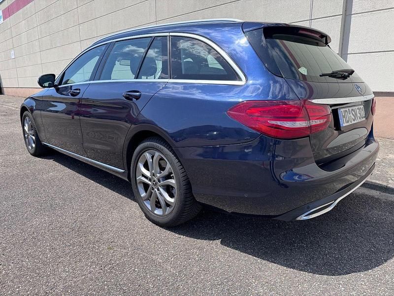 Gebraucht Mercedes C200 184 PS (135 kW) 2016 Blau Kombi